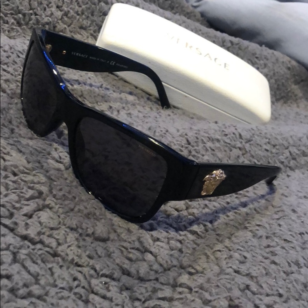 VERSACE Women’s BlackPOLARIZED Sunglasses LIKE NEW